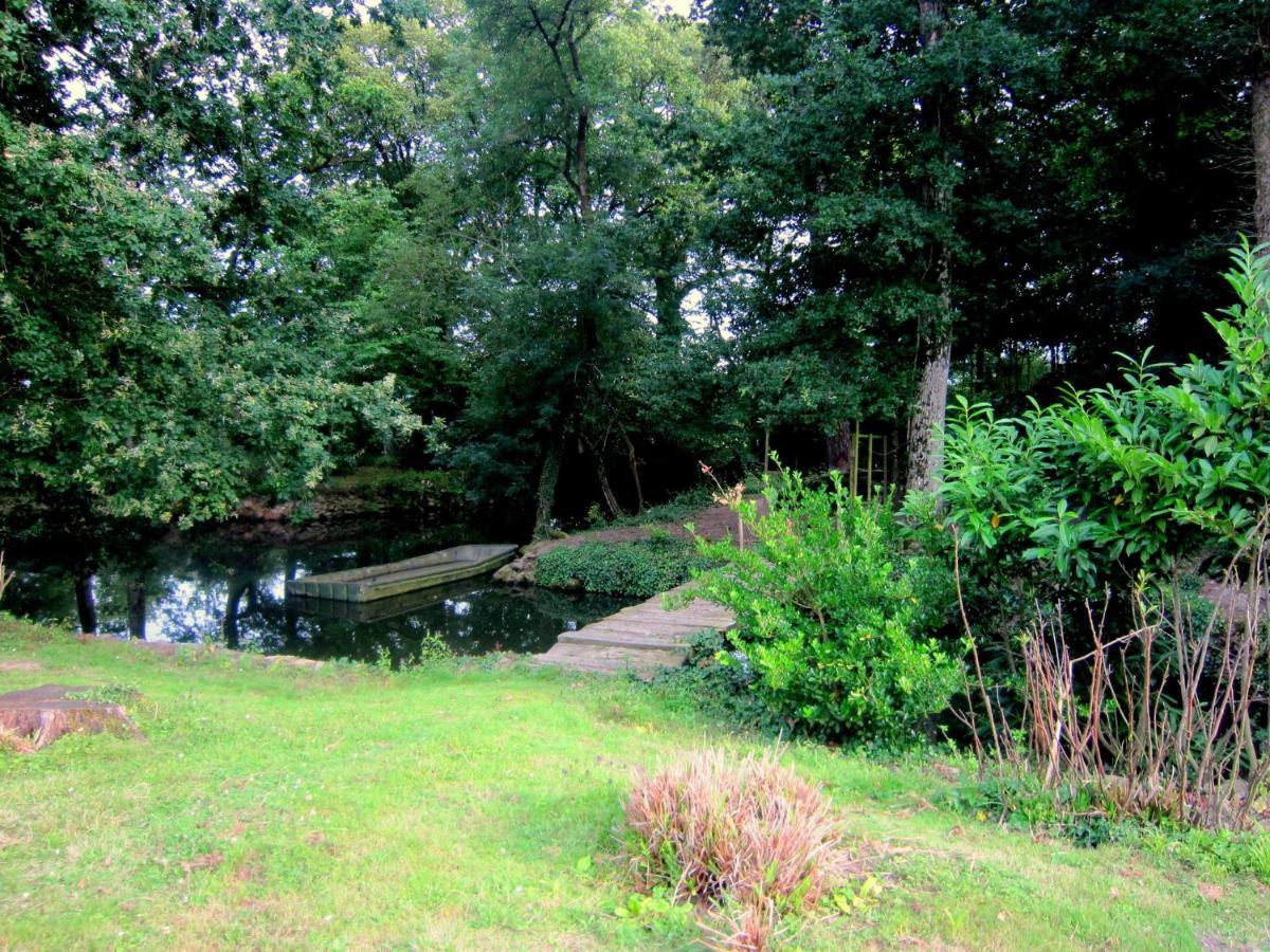 Magnificent Holiday Home With Pool Saint-Paul-du-Bois الغرفة الصورة