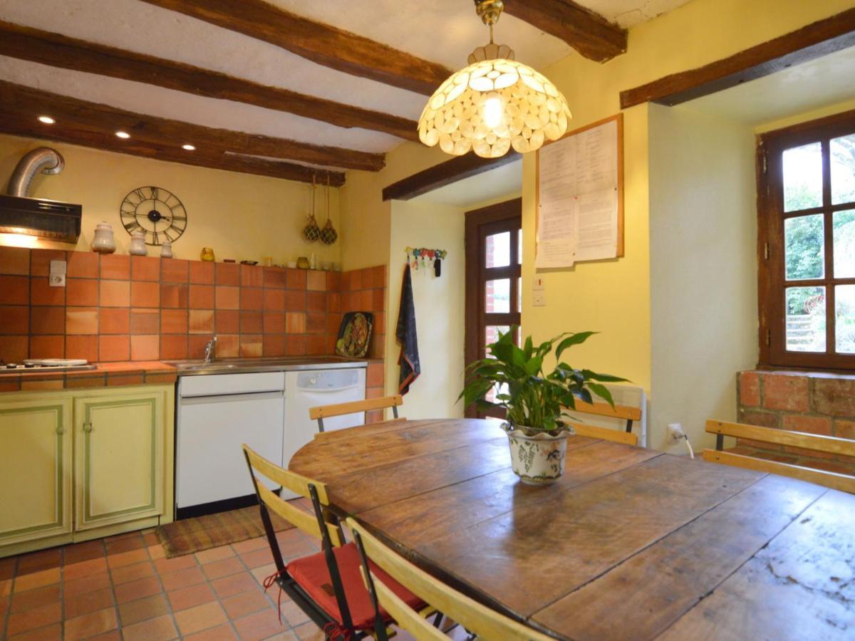 Magnificent Holiday Home With Pool Saint-Paul-du-Bois الغرفة الصورة