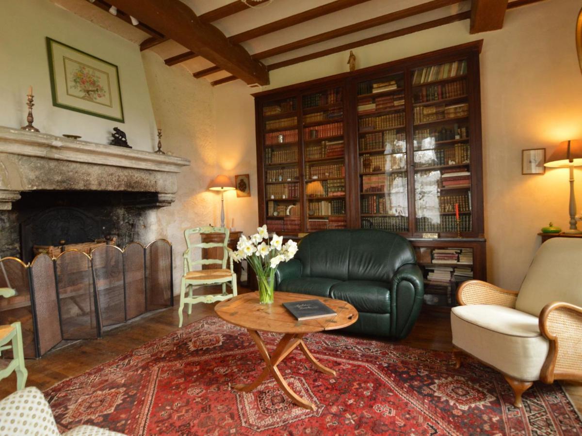 Magnificent Holiday Home With Pool Saint-Paul-du-Bois الغرفة الصورة
